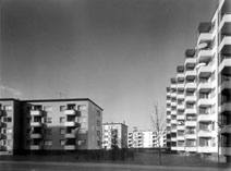 Viergeschossige Zeilen und achtgeschossige Hochhausscheiben an der Thedinghauser Strae