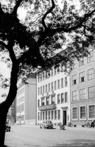 Das Haus Nr. 6 grenzt an das Tiedehaus (rechts) von den Architekten Wortmann und Schott. Links hinter der Lcke das A