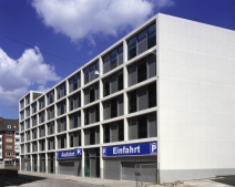 Ein- und Ausfahrt in der Neuenstrae