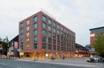 Der Neubau schließt räumlich den Willy-Brandt-Platz, Foto: Silke Schmidt